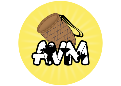 Logo AVM représentant un panier traditionnel africain et des silhouettes culturelles dans les lettres AVM, sur fond jaune rayonnant – identité visuelle afrocentrée.